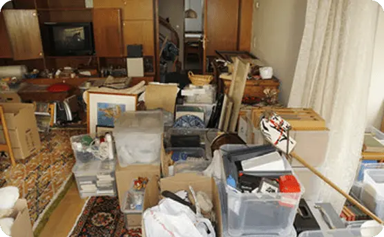 遺品整理している部屋画像